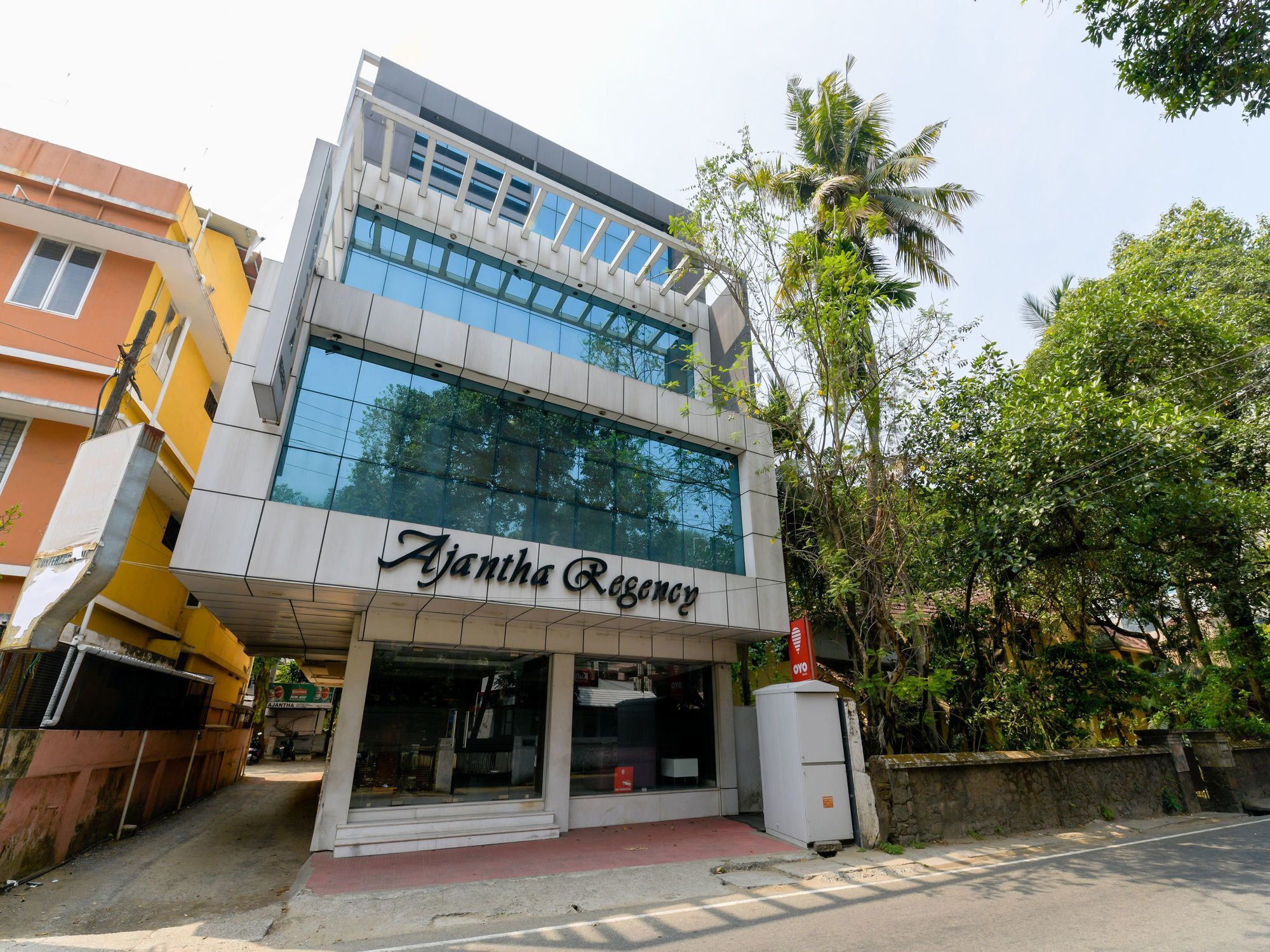 Hotel Oyo 7188 Ajantha Regency Kochi Exterior foto